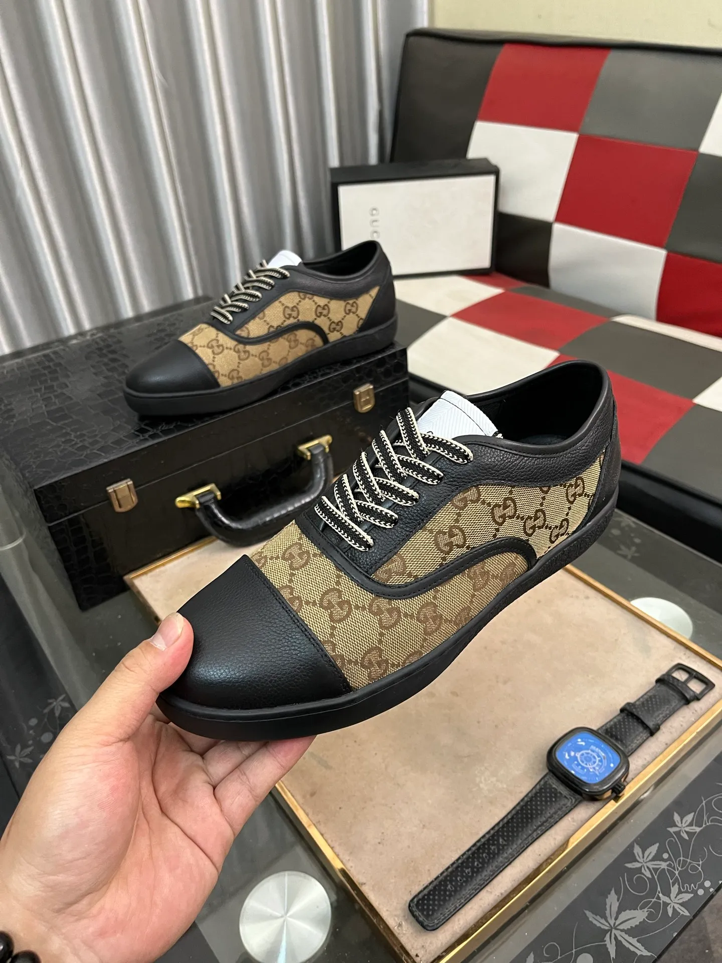 Men's shoes💰400⌚️⌚️[GUCCI] Gucci men's casual shoes are absolutely popular🔥The ultimate matching item for trendy men! The charm of super texture is unstoppable. This is the main recommendation. The upper is made of high-quality cowhide, with pig lining feet and wear-resistant rubber sole. It is noble and elegant! Extremely comfortable🎁🎁You can be as handsome as you want💪 Available in sizes 38-44 and 4️⃣colors available